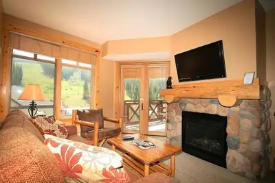Image de Magnifique condo de ski Ă Tucker Mountain Lodge