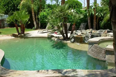 Image de Oasis privée de South Palm Desert près d'El Paseo