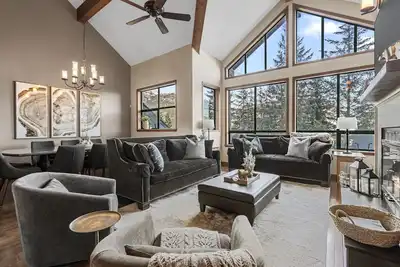 Image de Best Mountain View, 5-Star Luxury Whistler Village 5br Ski-in