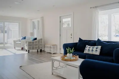Image de Belle nouvelle maison de 4 chambres 3 salles de bain avec piscine chauffée, 1 bloc au lac