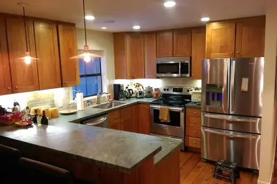 Image de Sophisticated Accueil. Stainless Cuisine à Cedar Sauna. Se détendre!