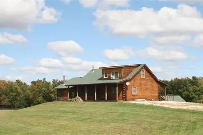 Image de Magnifique maison en rondins de chĂŞne sur le fleuve Mississippi
