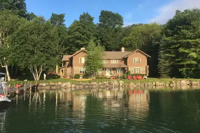 Image de The Shadow Trails Inn- 'Le Lodge' sur Walloon Lake