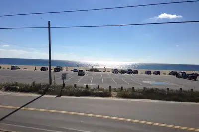 Image de Vues magnifiques sur l'océan, à quelques pas de la plage de Craigville