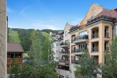 Image de 100 ÉTAPES À Gondola! Platinum 5 ÉTOILES 2bd / 2ba Condo Au Coeur De Lionshead! !