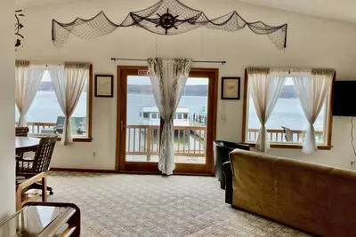 Image de Munising Bay View \/ 2 billets Gratuits pour le naufrage pendant votre séjour \/ Clean.