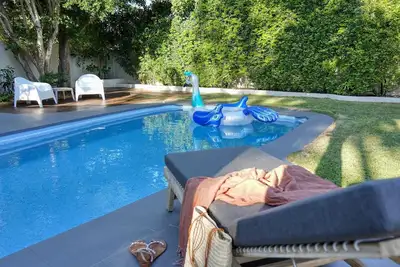 Image de Contemporain Beach House, piscine privée, air conditionné, cheminée, animaux domestiques