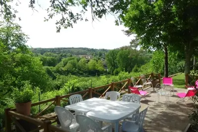Image de Grande maison au calme entourée de verdure 3 chambres - 2 salles de bains