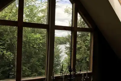 Nous vous invitons à partager la beauté et l'attrait des Adirondacks sur Long Lake