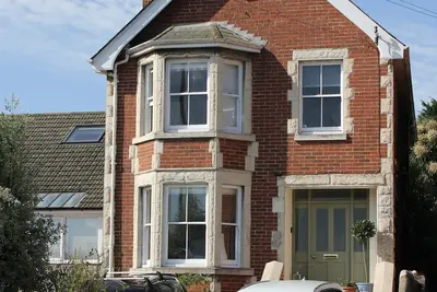 Image de Belle maison de ville édouardienne avec 4 chambres près de la plage, chiens bienvenus