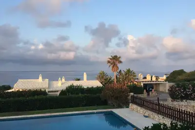 Image de Belle vue sur la mer, piscine privée, jardin, barbecue, WiFi gratuit, satellite et A \/ C