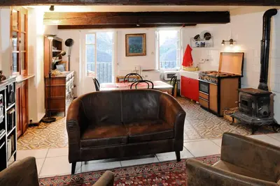 Image de Bel appartement, balcon avec vue imprenable sur les montagnes et la rivière