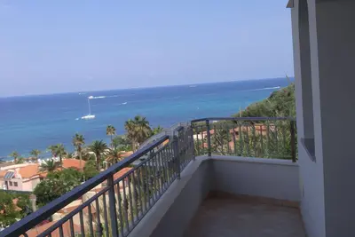 Image de Appartements de vacances à 60 mètres de la mer avec accès privé à la plage n. 3