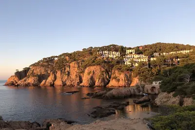 Image de La maison est située dans le zone résidentielle de Cala Nostra à Tamariu