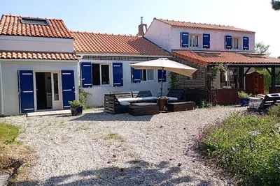 Image de maison familiale 10\/12 personnes piscine chauffée, 5 chambres, animaux acceptés.