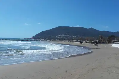 Image de Maison individuelle sur 2 niveaux près de la mer, récemment rénovée, super équipée