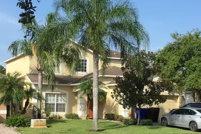 Image de Superbe Lakeside Villa face au sud dans les lacs Cumbrian, Kissimmee en Floride