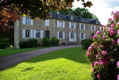 Image de Maison de caractère indépendante avec piscine privative couverte