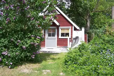 Image de Hut Lundholm dans la campagne et à proximité du Bodden