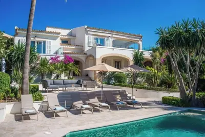 Image de Villa dans un endroit fantastique avec vue sur la mer et grande piscine, chauffage de la piscine