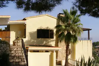 Image de Maison de vacances avec piscine et vue sur la mer