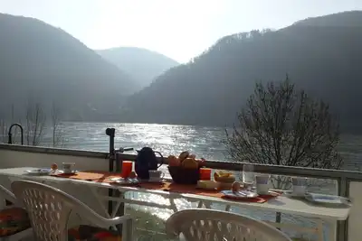 Image de Maison de vacances élégante au bord du Rhin avec une vue de rêve