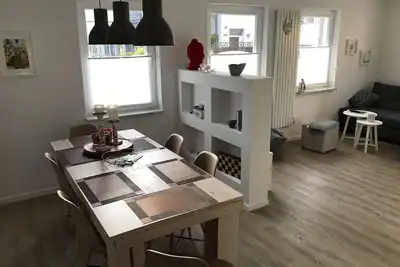 Image de Maison de vacances de rêve nouvelle et moderne pour les familles en bord de mer