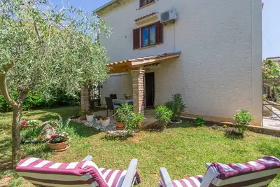 Image de Appartement confortable avec jardin dans un endroit calme près de la plage de Funtana