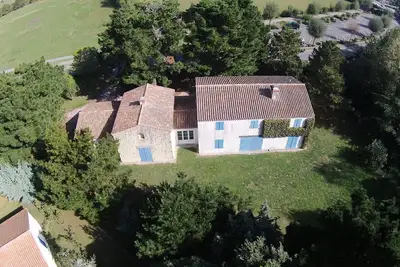 Image de maison familiale à 150m de la plage plein sud