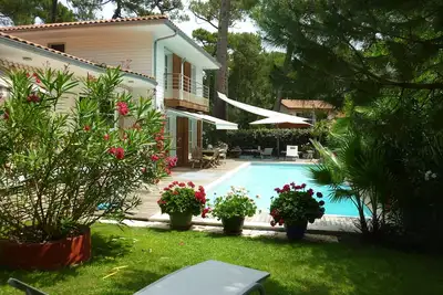 Image de Villa et Cabanon 8\/10 pers, Piscine Chauffee Au Calme Pres Centre Et Plage