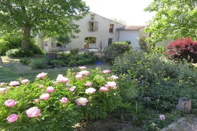 Image de House in Forcalquier, Pleine Nature, view of the Alps, ideal for friends and family