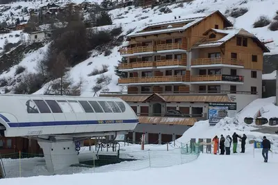 Appart au pied des pistes dans une résidence de standing avec terrasse et garage