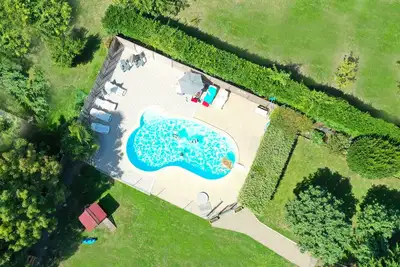 Image de gîte mitoyen  avec piscine chauffée à 5kms de la plage