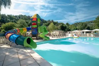 Image de Camping familial avec piscine
