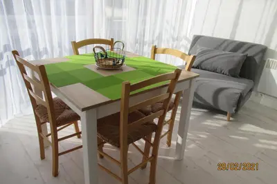 Image de Studio Avec Parking 2 Mn De La Plage Et Centre Ville