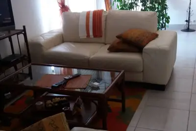 Image de Bel appt 99m2, vue montagne, trés bien situé, plages 5km. <br>