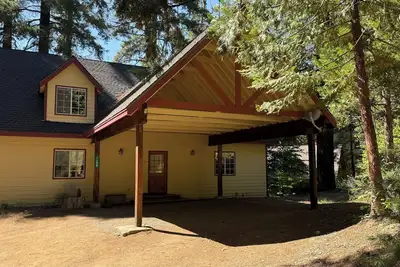 Image de Restez à l'intérieur du parc national de Yosemite à la maison Hummingbird Pines!