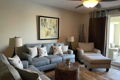 Image de SPÉCIAL Avril Rez-de-chaussée Soho décoré-Énorme balcon-2Br / 2Ba W / Couchette