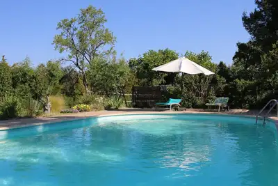 Image de Gîte sombra y sol belle piscine sur grande propriété arborée