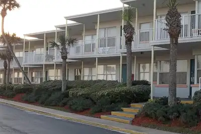 Image de Studio Condotel flambant neuf avec superbe vue sur la plage
