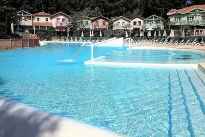 Image de Villa pour 4 personnes dans résidence avec piscine chauffée