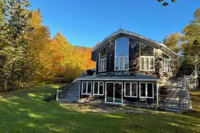 Image de Maison privée entourée de 180 acres de forêt sur le port d'Otter, au Cap-Breton