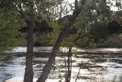 Image de Riverfront Beauty! Perfection de l'emplacement! Marcher jusqu'au centre-ville, Drake Park, Old Mill