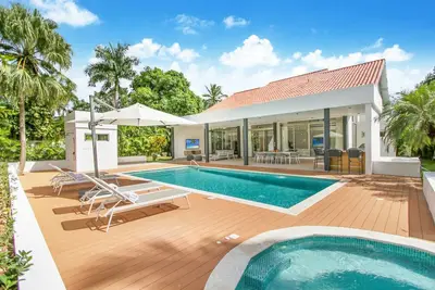 Image de Villa De RÊVE 5 ÉTOILES PRIVÉE Avec Piscine, Jacuzzi CHAUFFÉ, Cuisine, Maid & Golf Cart.