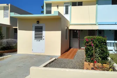 Image de La meilleure plage de baignade à 300 pieds! - Premier étage maître, moderne 4 chambres 3