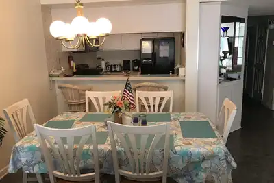 Image de Premier ÉTAGE Condo Avec Piscine Et Jacuzzi