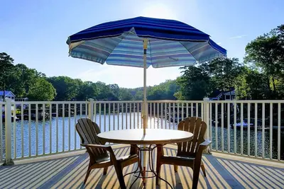 Image de Réservez votre escapade maintenant! | Perfect Lakefront Luxe Retreat à Tranquil Cove