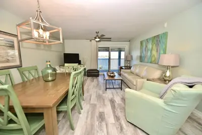 Image de Condo au bord de l'eau 3br / 2ba | Grand balcon avec une vue magnifique | Quais de bateau