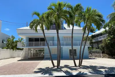 Image de Venetian 4/4 Waterfront Canal Home W / Pool, 70 'Dock w / access to ocean and bay