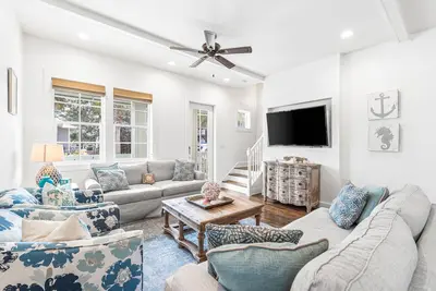 Image de Le pont supérieur, 30a Cottages, 3 nuits minimum, magnifique décor moderne, 4 vélos, appelez maintenant! ! !
